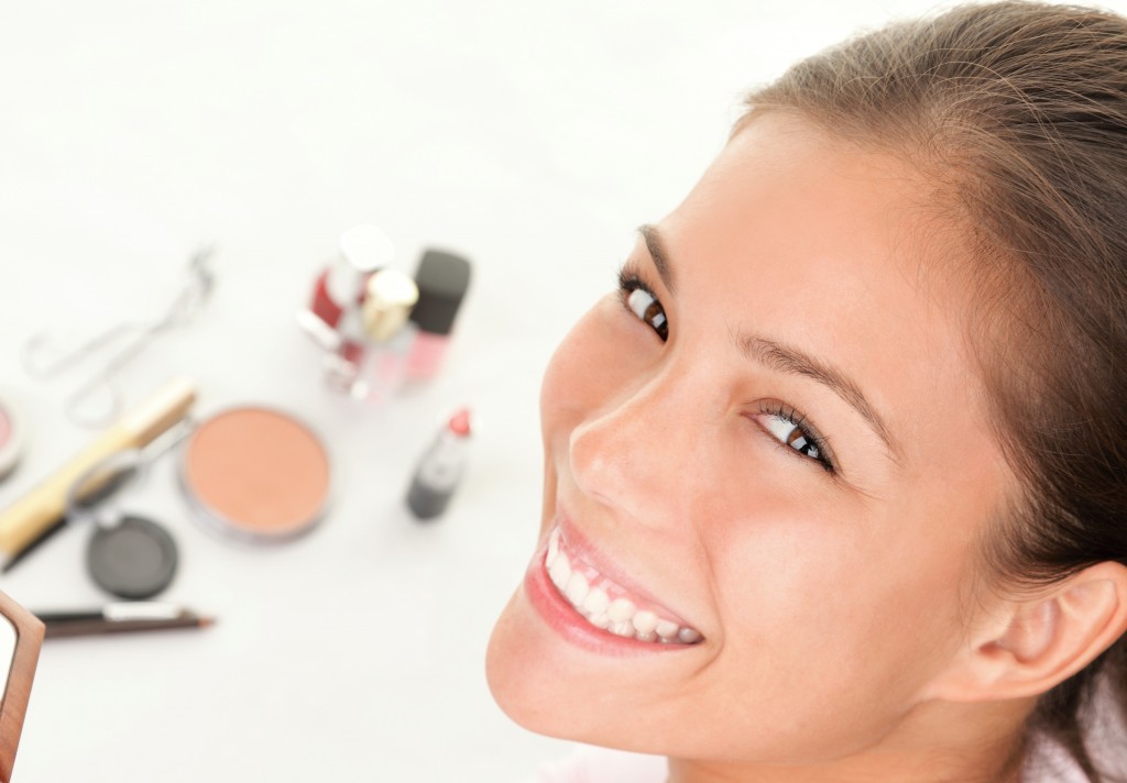 Putting makeup