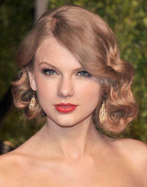 Faux-Bob-Get-The-Look-Taylor-Swift
