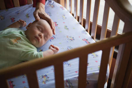 sonno-bambini-neonato-nel-suo-lettino